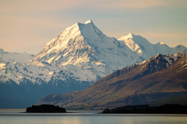Vue panoramique sur Aoraki / Mount Cook au coucher du soleil