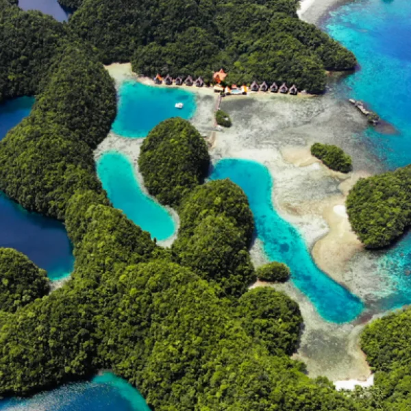 Archipel tropical aux lagons turquoise vu du ciel