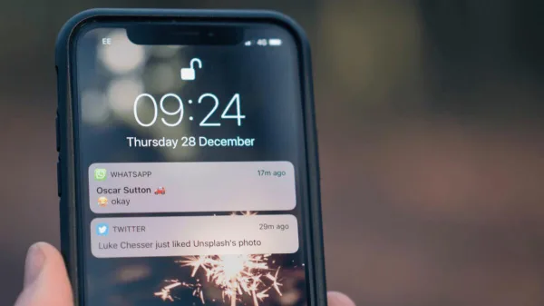 Notifications de smartphone et applications de messagerie sur écran verrouillé